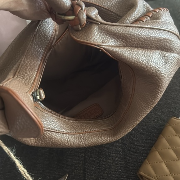 Elegant Tan Leather Women's Bag with woven handle and mini wallet - Picture 3 of 4